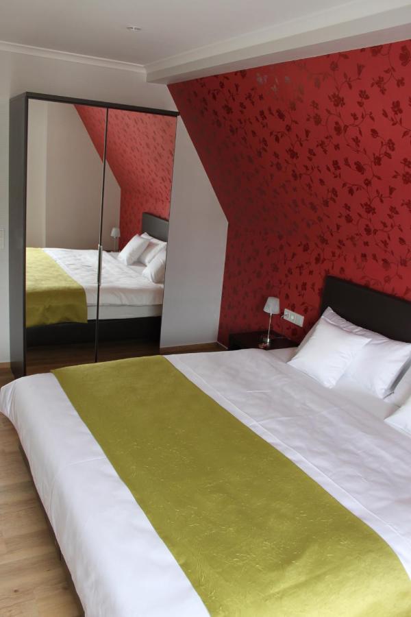 Hotel Feriendomizil Am Lindenplatz à Bullay Extérieur photo