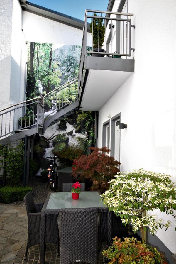 Hotel Feriendomizil Am Lindenplatz à Bullay Extérieur photo