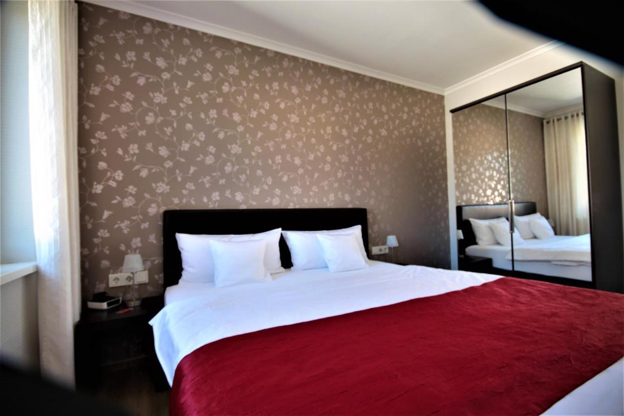Hotel Feriendomizil Am Lindenplatz à Bullay Extérieur photo