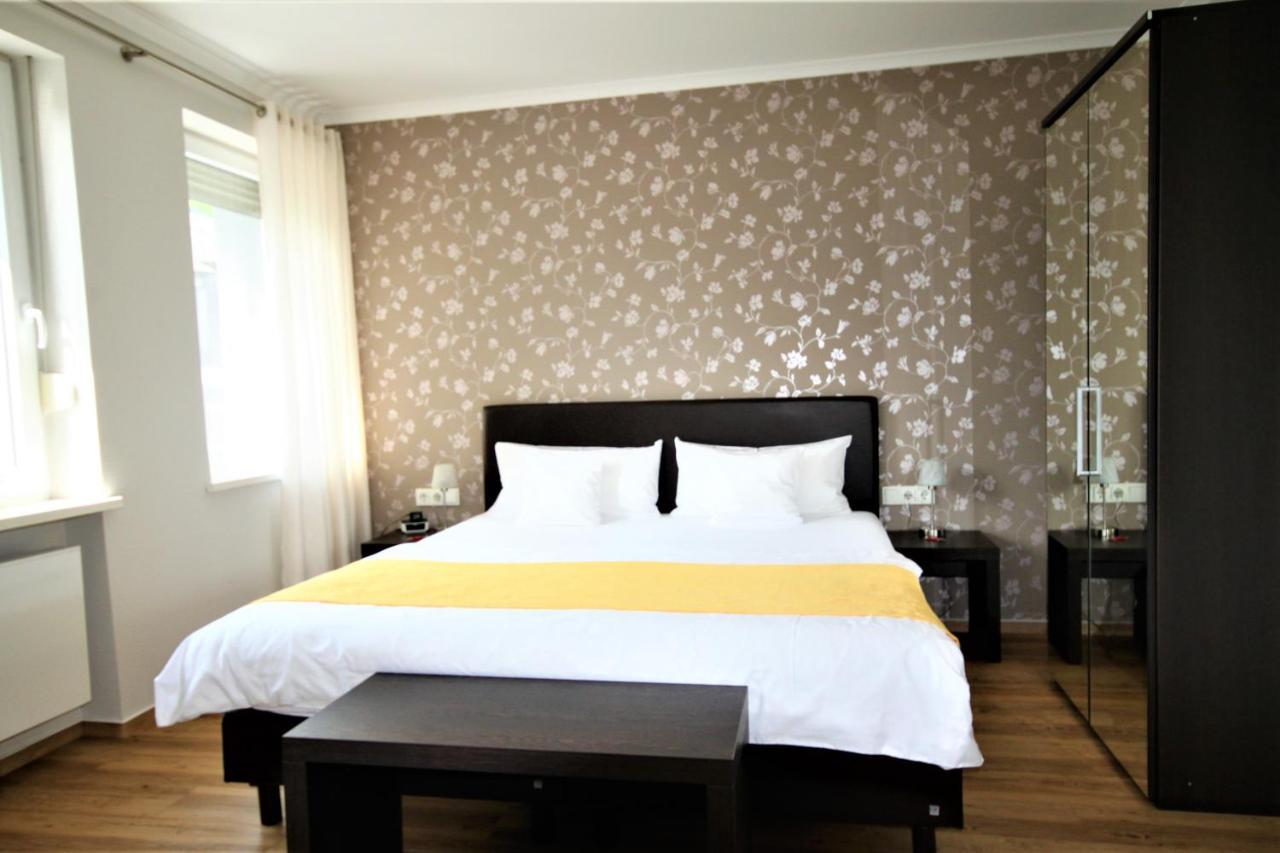 Hotel Feriendomizil Am Lindenplatz à Bullay Extérieur photo