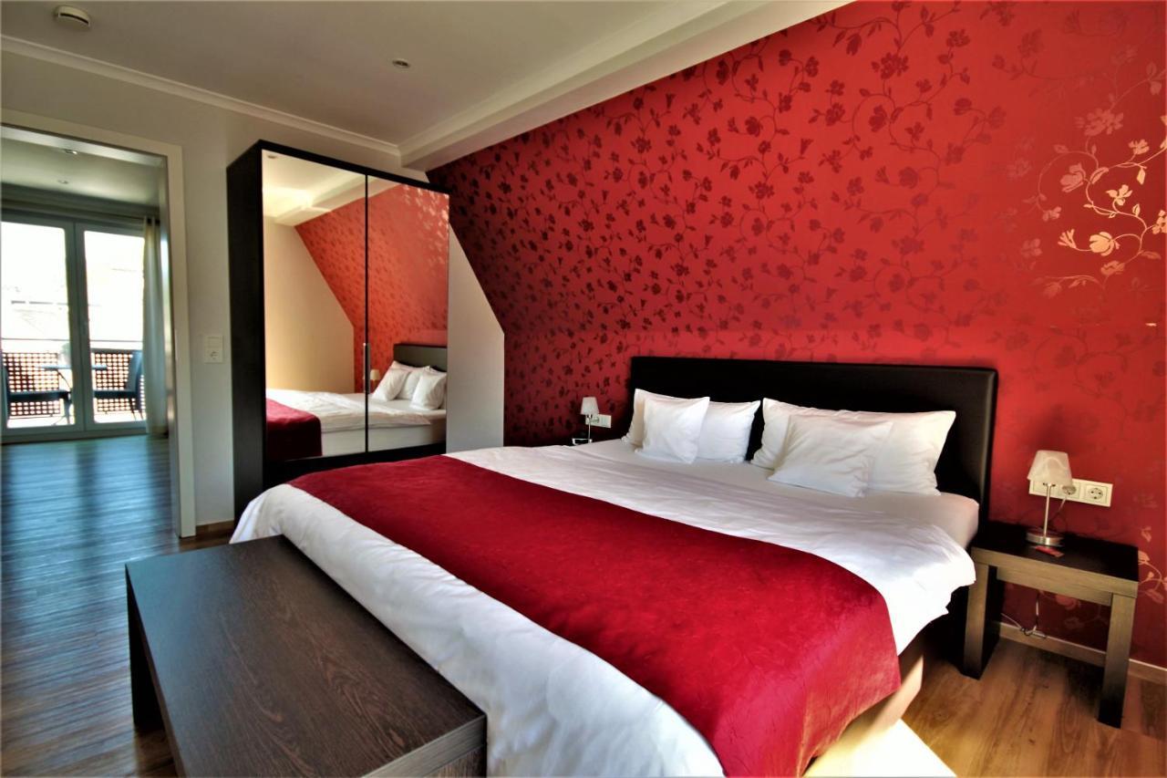 Hotel Feriendomizil Am Lindenplatz à Bullay Extérieur photo